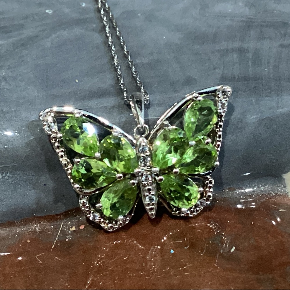 🟢 Silver - Beautiful Butterfly Pendant Necklace in .925 - Excellent Condition